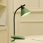 lampe-pince-sur-livre lampe pince sur livre